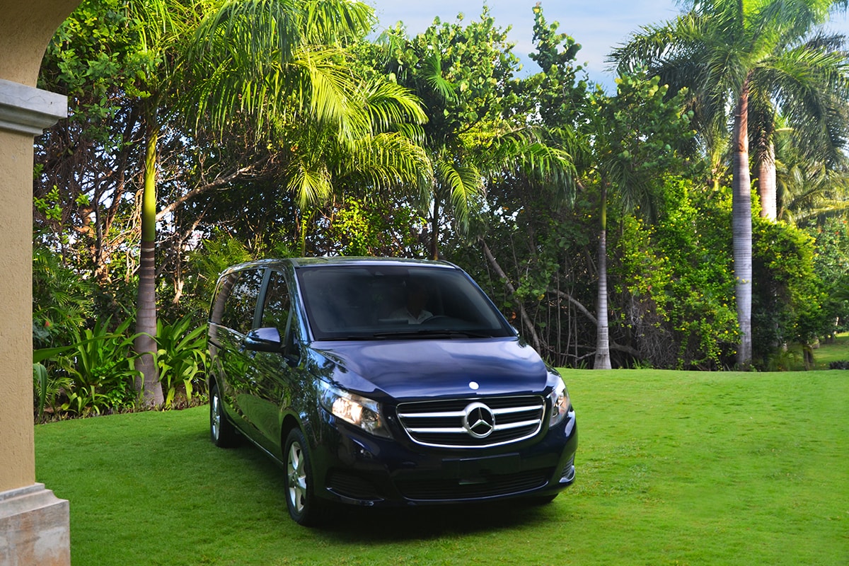 Airport Transportation > Puerto Vallarta > Private Service > Concierge  Service Airport Meet, Greet & Escort ® Van