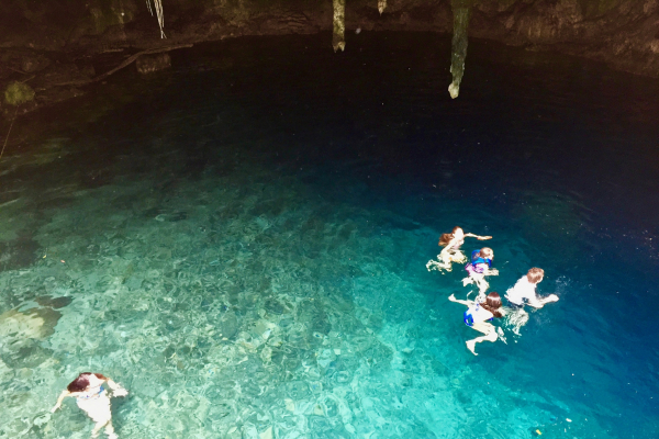 Vintage Land Rover Expedition To Cenotes