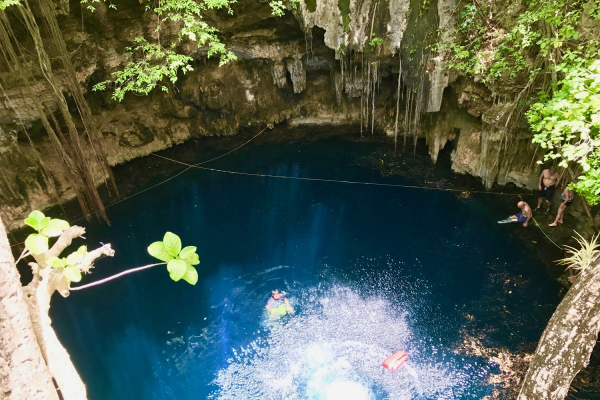 Vintage Land Rover Expedition To Cenotes